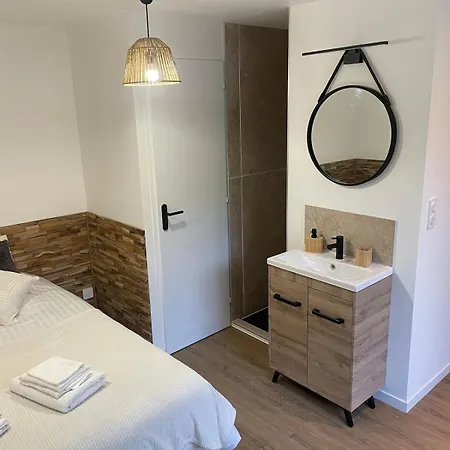 House In Forest Proche Gr And Circuit 펜션