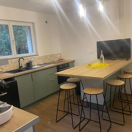 펜션 House In Forest Proche Gr And Circuit